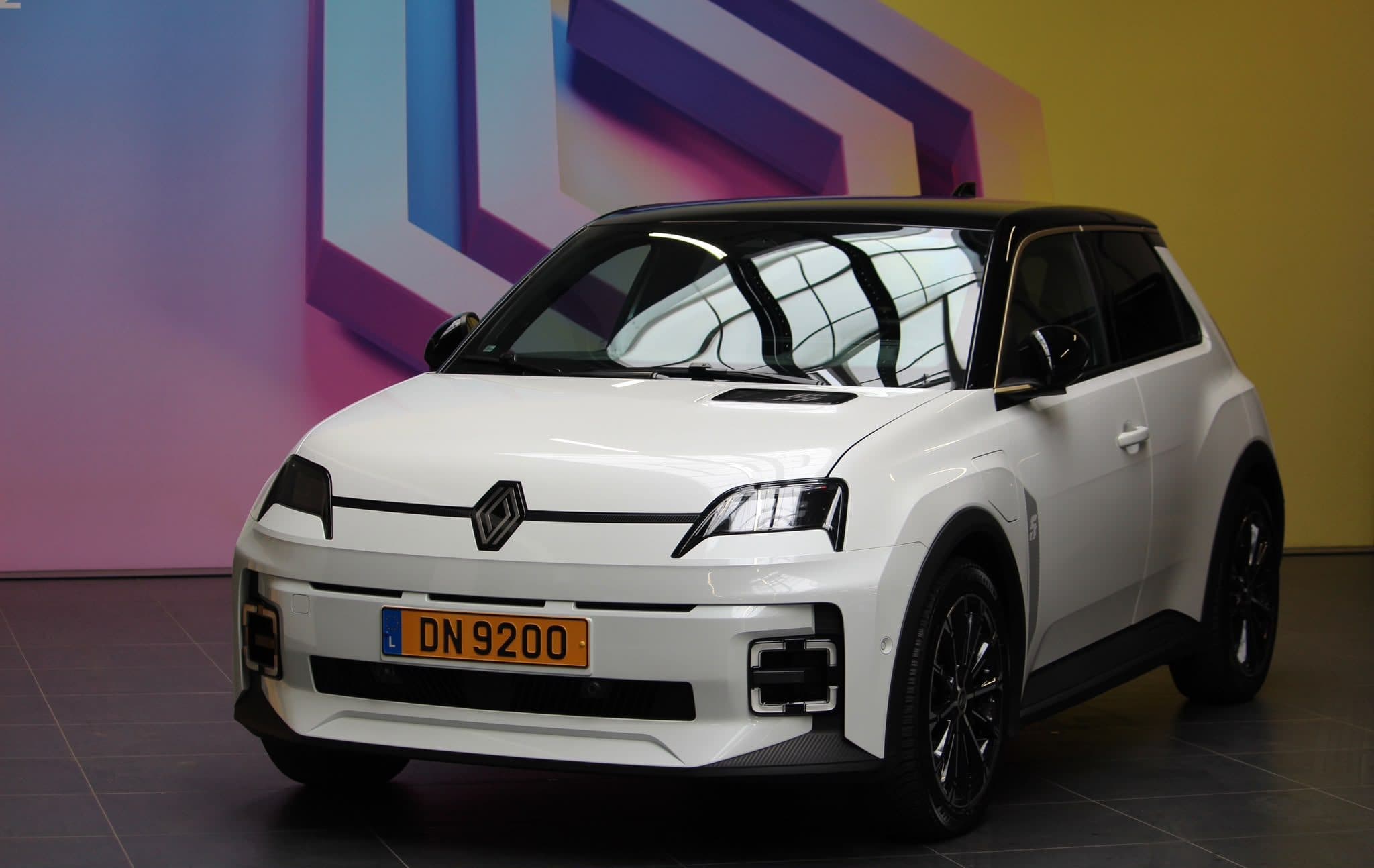Renault 5 E-Tech au showroom